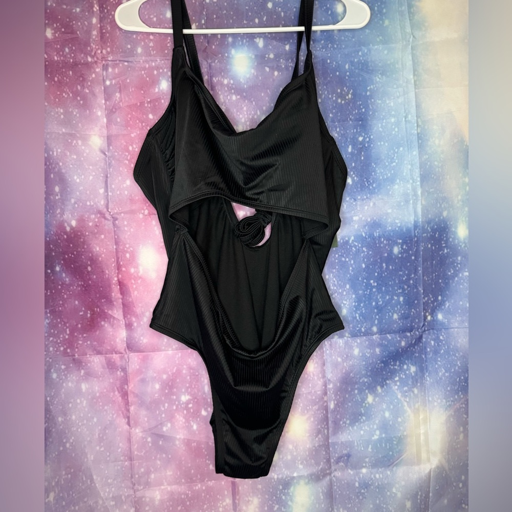 New Wild fable cutout one piece swimsuit 🛍